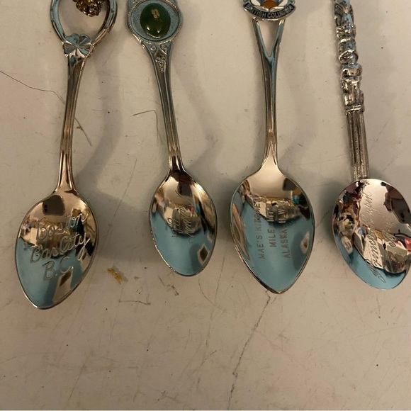 Vintage collection of silver coloured decorative spoons from  B.C. - lot of 14 - Picture 6 of 8